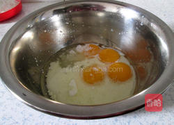 草莓生日蛋糕的做法图解3