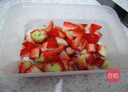 草莓生日蛋糕的做法图解15