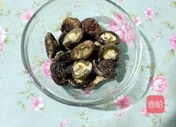 冬菇蒸滑鸡的做法图解1