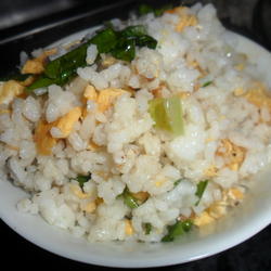 莴笋叶蛋炒饭的做法[图]