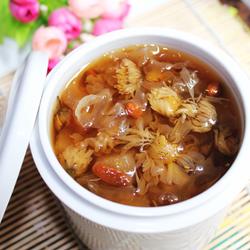 菊花银耳炖雪梨的做法[图]