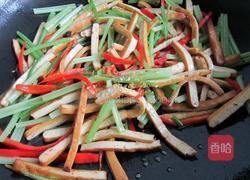 毛芹炒香干的做法图解9