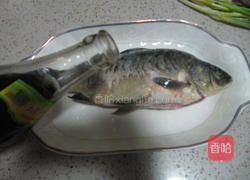 清蒸葱香鲫鱼的做法图解3