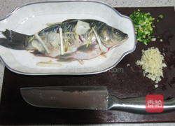 清蒸葱香鲫鱼的做法图解4