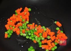 肉丁豌豆盖浇饭的做法图解2