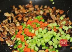肉丁豌豆盖浇饭的做法图解7