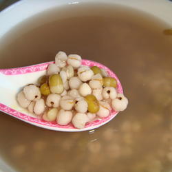 绿豆薏仁汤的做法[图]