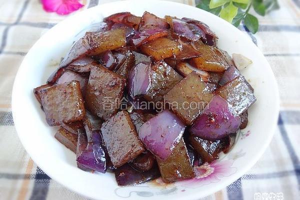 洋葱炒肉皮
