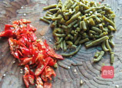 剁椒酸豆角的做法图解2