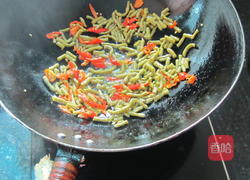剁椒酸豆角的做法图解5