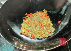 剁椒酸豆角的做法图解8