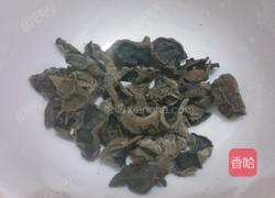 炝炒野生木耳的做法图解1