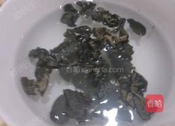 炝炒野生木耳的做法图解2