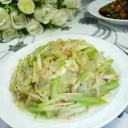 韭菜芽虾皮炒蒲瓜的做法[图]