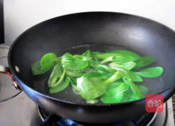 鹌鹑蛋扒桃仁的做法图解5