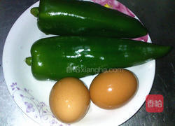 青椒榨菜丝炒鸡蛋的做法图解1