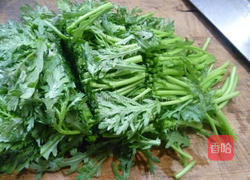 腊肉炒茼蒿的做法图解3