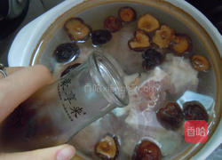 目鱼香菇排骨汤的做法图解5