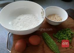 苦瓜虾皮鸡蛋煎饼的做法图解1