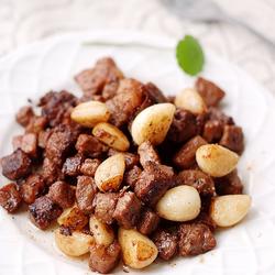 黑蒜子牛肉粒的做法[图]