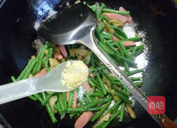 榨菜火腿肠炒带豆的做法图解10