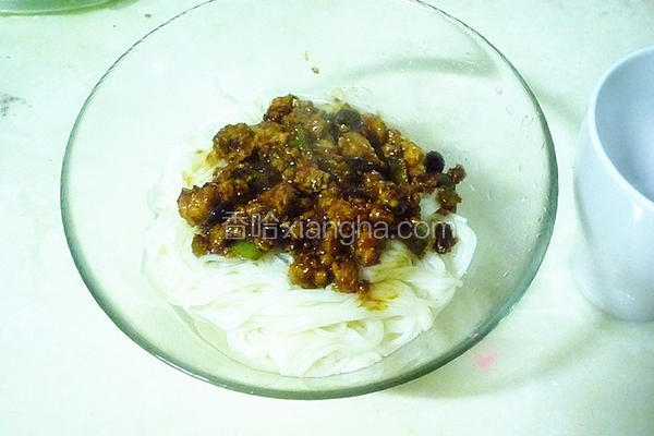 肉酱龙须面