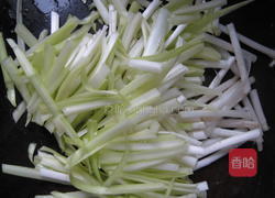韭黄炒沙虫的做法图解1