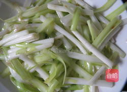 韭黄炒沙虫的做法图解3