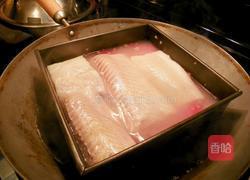 番茄酱汁比目鱼的做法图解3