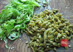 青椒咸豆角的做法图解2