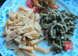 咸豆角不面筋的做法图解1