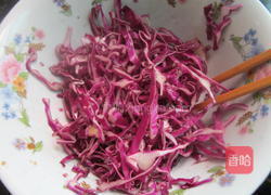 凉拌紫色包菜丝的做法图解5