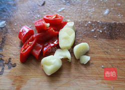 洋葱目鱼包菜的做法图解2