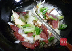 香干腊肠炒大葱的做法图解7