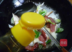 香干腊肠炒大葱的做法图解8