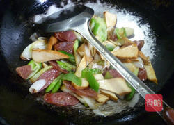 香干腊肠炒大葱的做法图解11