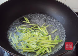 核桃仁拌香芹的做法图解4