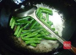 火腿肠香干炒梅豆的做法图解7