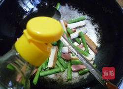 火腿肠香干炒梅豆的做法图解9