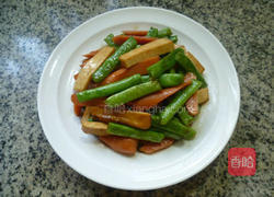 火腿肠香干炒梅豆的做法图解13