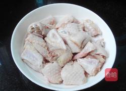 板栗鸡翅煲的做法图解1