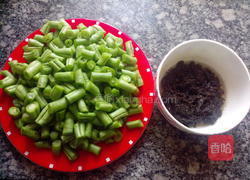 橄榄菜四季豆的做法图解2