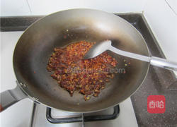 榨菜牛肉丁的做法图解2