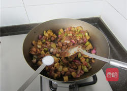 榨菜牛肉丁的做法图解6