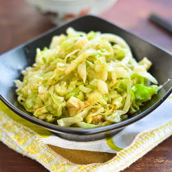 蒜蓉包菜丝的做法[图]