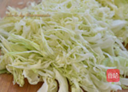 蒜蓉包菜丝的做法图解2