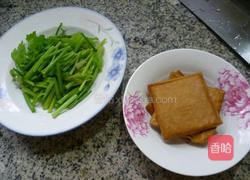 芹菜炒香干的做法图解1