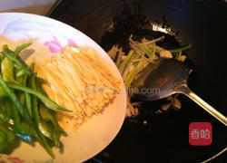 紫甘蓝青椒炒千张的做法图解3