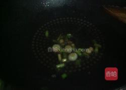 缤纷焖面的做法图解3