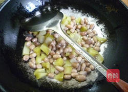 榨菜炒花生米的做法图解9